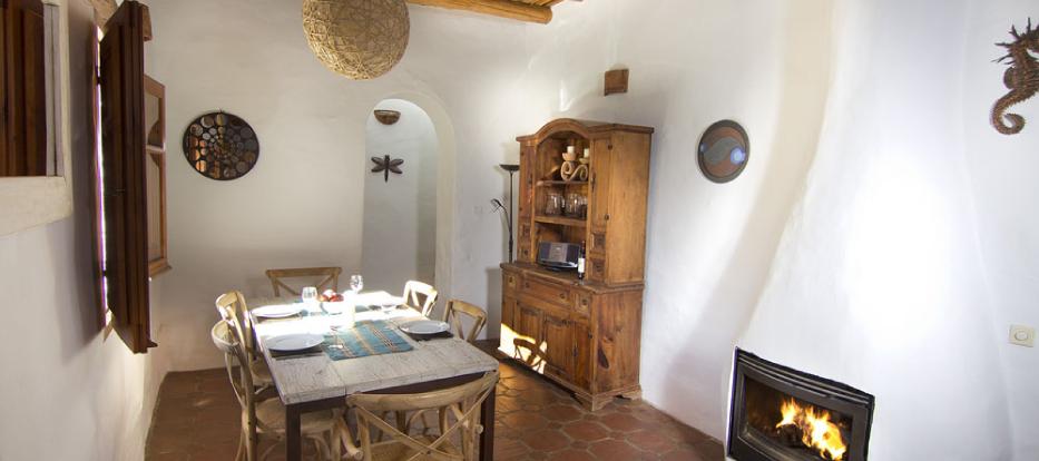 Fincalalibeluladiningroom
